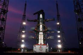 ইসরোর মহাকাশচারীদের যে যানে করে গগনযান অভিযানে পাঠানো হবে, তার নাম লঞ্চ ভেহিক্‌ল মার্ক ৩ (এলভিএমথ্রি)। গত বছর থেকেই গগনযানের একাধিক যন্ত্রপাতির পরীক্ষানিরীক্ষা করে চলেছে ইসরো।