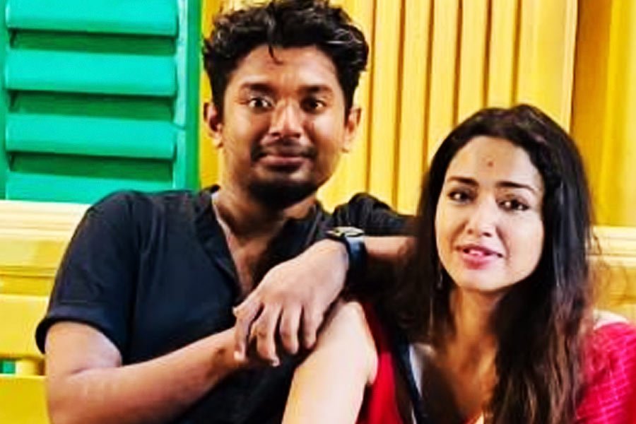 Netizens speculate if Shovan Ganguly and Sohini Sarkar gengaged