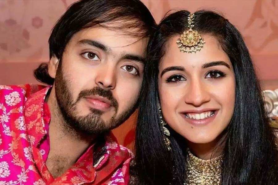 ইনদওরের চাট, কচুরি, জিলিপি খেতে ভালবাসেন মোদী। মাঝেমধ্যেই তাঁর মুখে প্রশংসা শোনা যায় মধ্যপ্রদেশের রাস্তার ধারের এই সমস্ত খাবারদাবারের। 