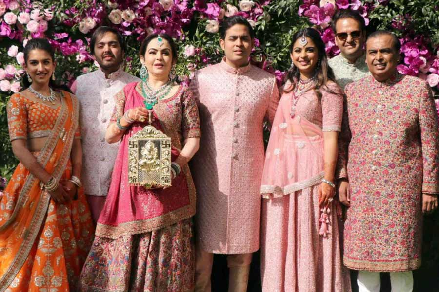 ওই অনুষ্ঠানে উপস্থিতি থাকার কথা ফেসবুকের সিইও মার্ক জাকারবার্গ, গুগলের মূল সংস্থা অ্যালফাবেটের সিইও সুন্দর পিচাই, মাইক্রোসফ্‌ট প্রতিষ্ঠাতা বিল গেটস, ওয়াল্ট ডিজ়নির সিইও বব আইগার, মর্গান স্ট্যানলির সিইও টেড পিক-সহ বহু বিদেশ সংস্থার শীর্ষকর্তারা। 