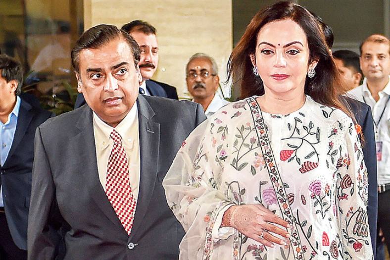 ইনদওরের বিশেষ খাবার ছাড়াও তাঁরা অতিথিদের জন্য বানাবেন জাপানি, তাই, মেক্সিকান এবং পার্সি পদ।