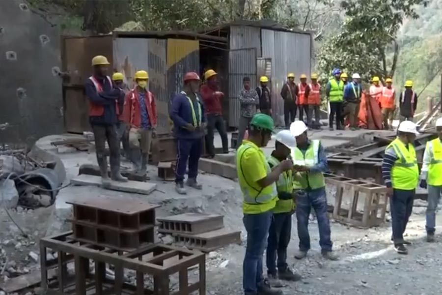 ২০২৪ সালের শেষে সেবক-রংপো রেলপথ নির্মাণের কাজ শেষ হওয়ার কথা ছিল। কিন্তু ধস এবং বন্যার কারণে সেই কাজ পিছিয়ে যায়। মনে করা হচ্ছে ২০২৫ সালের মধ্যে রেলপথ নির্মাণের কাজ শেষ হবে।