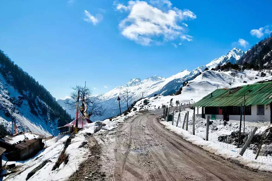 রেলের তরফে জানানো হয়েছে, উত্তর-পূর্ব সীমান্ত রেলপথের অন্তর্ভুক্ত সেবক-রংপো রেললাইনের উপর দিয়ে প্রতি ঘণ্টায় ১১০ কিলোমিটার বেগে ট্রেন ছুটতে পারবে। প্রায় ২৩ হাজার কিলোগ্রাম ওজন নিতে সক্ষম লাইনটি।