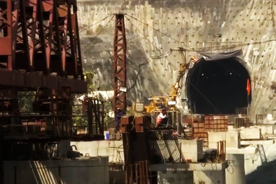 তিন ধাপে পশ্চিমবঙ্গ থেকে সিকিম রেলপথ নির্মাণ করা হবে। প্রথম ধাপে সেবক থেকে রংপো পর্যন্ত রেললাইন তৈরি করা হবে।