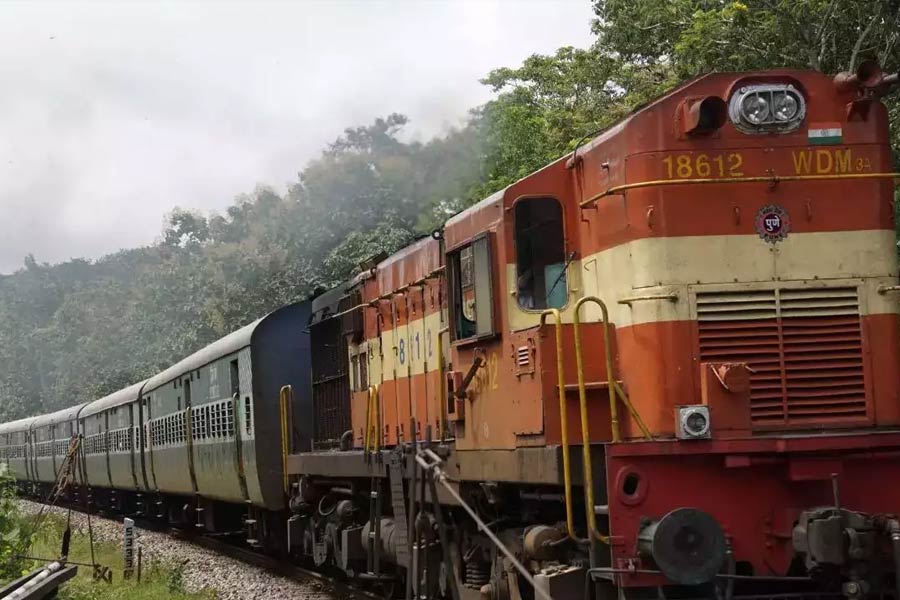 কেন্দ্রীয় সরকারের নজরে রয়েছে চিন সীমান্ত পর্যন্ত উত্তর-পূর্বের রাস্তা এবং রেলপথ সম্প্রসারণ। সেই কাজেরই প্রথম ধাপ ছিল সেবক-রংপো রেল প্রকল্প। এ বারে নাথু লা পর্যন্ত রেলপথও দ্রুত শেষ করার ভাবনাচিন্তা শুরু হয়েছে। যা একই সঙ্গে সেনাবাহিনী এবং পর্যটকদের সুবিধা দেবে।