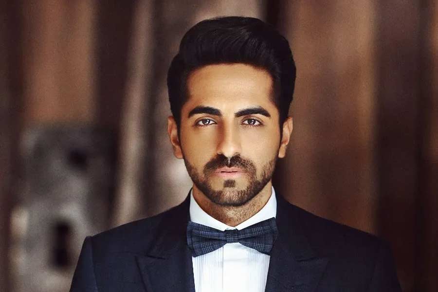 বলিপাড়া সূত্রে খবর, চণ্ডীগড়ের একটি কলেজ থেকে ইংরেজি সাহিত্যে স্নাতক ডিগ্রি অর্জন করেন আয়ুষ্মান। পরে পঞ্জাব বিশ্ববিদ্যালয় থেকে গণজ্ঞাপন নিয়ে স্নাতকোত্তর ডিগ্রি লাভ করেন তিনি।