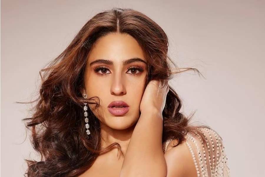 বলি অভিনেতা সইফ আলি খান এবং বলি অভিনেত্রী অমৃতা সিংহের কন্যা সারা আলি খান। ২০১৮ সালে মুক্তিপ্রাপ্ত ‘কেদারনাথ’ ছবির হাত ধরে অভিনয়জগতে যাত্রা শুরু সারার।