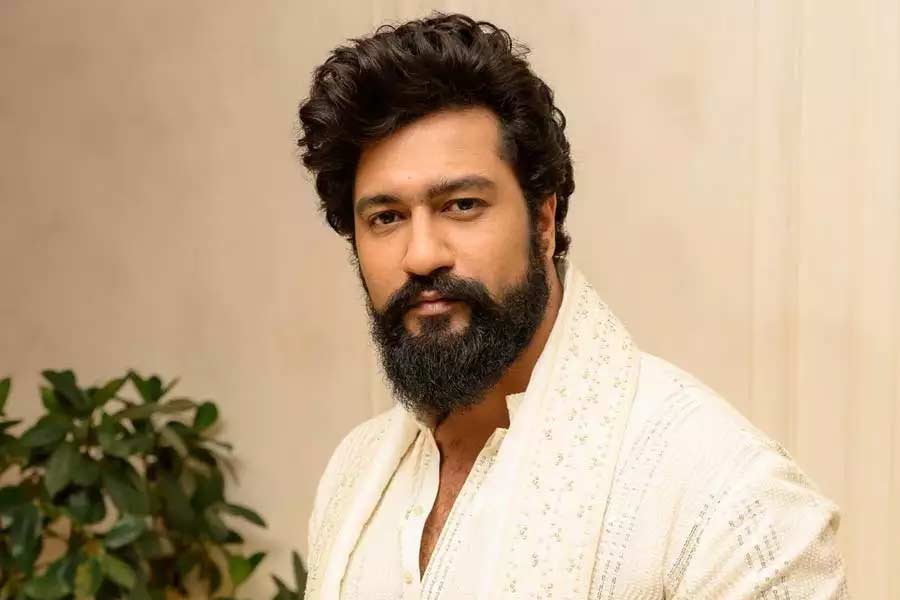 বলিউডের অ্যাকশন ডিরেক্টর শাম কৌশলের পুত্র ভিকি কৌশল। ইতিমধ্যেই বলিপাড়ার সর্বোচ্চ উপার্জনকারী অভিনেতাদের তালিকায় নাম লিখিয়েছেন ভিকি।