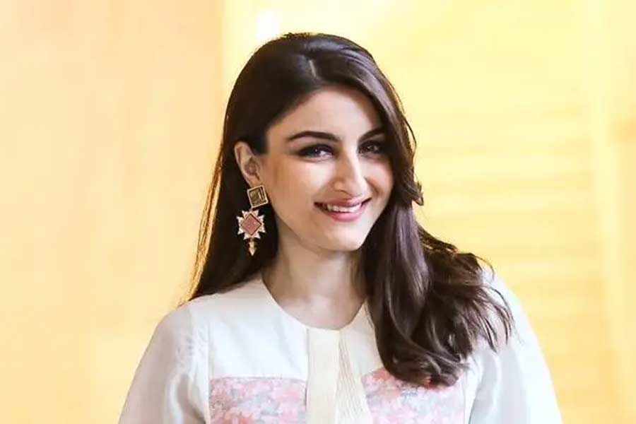 বলিপাড়া সূত্রে খবর, আধুনিক যুগের ইতিহাস নিয়ে ইংল্যান্ডে পড়াশোনা করেছেন সোহা। ইন্টারন্যাশনাল রিলেশনস নিয়ে লন্ডনের একটি কলেজ থেকে স্নাতকোত্তর ডিগ্রি অর্জন করেন তিনি।