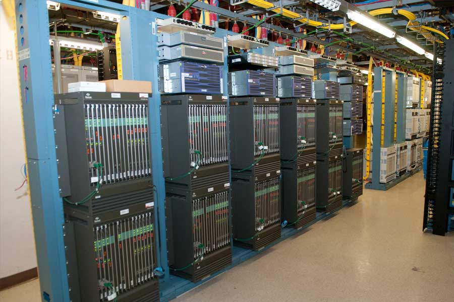 ত্রুটির ফলে ফেডেরাল অ্যাভিয়েশন অ্যাডমিনিস্ট্রেশন (এফএএ)-এর তরফে ব্যক্তিগত লাইনেও সমস্যা দেখা দিয়েছিল। সঠিক সময় সিগন্যাল পৌঁছয়নি বলে উত্তরপূ‌র্ব আমেরিকার ৩৯৮টি বিমানবন্দরেও সমস্যা হয়েছিল। পরে অবশ্য পরিস্থিতি নিয়ন্ত্রণে আনা হয়েছিল।