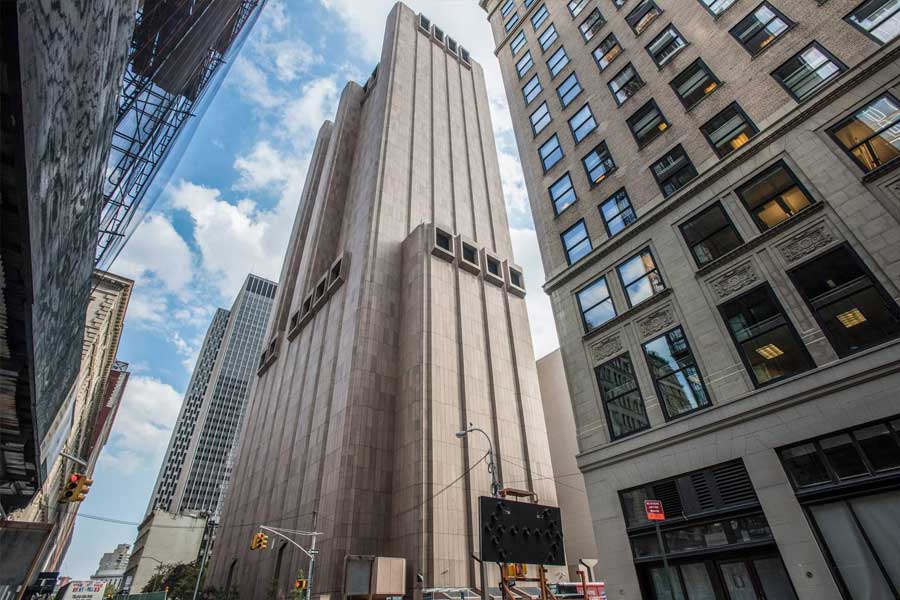 অ্যারিয়েল ভিয়েরা নামে এক স্থানীয় ইউটিউবার দাবি করেন, লং লাইনস বিল্ডিং আদতে সামরিক বাহিনীর আস্তানা। এখান থেকে অন্যান্য দেশের সঙ্গে যোগাযোগ স্থাপিত হয়।