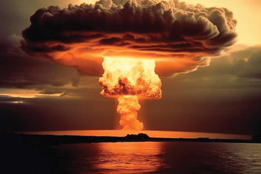 তবে বিশ্বের সবচেয়ে কম ওজনের পরমাণু বোমার খামতিও ছিল বিরাট। বোমা তৈরির সময় তার অভিঘাতের বিস্তার ৫ কিলোমিটার ব্যাসার্ধের এলাকা পর্যন্ত রাখা হয়েছিল।