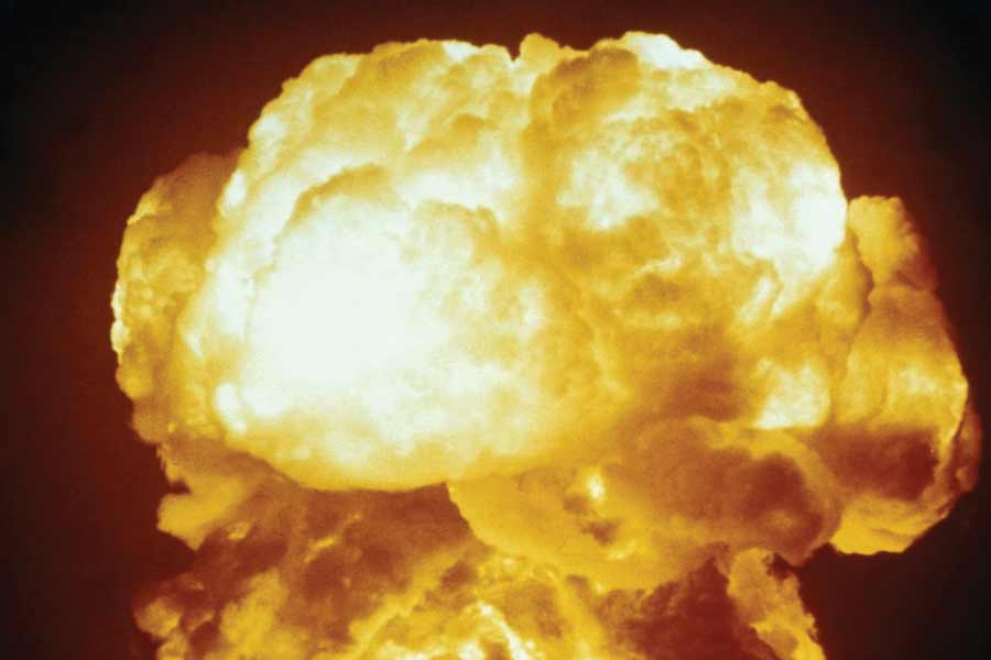 হালকা পরমাণু বোমা তৈরিতে সফল হলেও এই সমস্যার কারণেই শেষ পর্যন্ত তা নিষিদ্ধ হয়ে যায়।