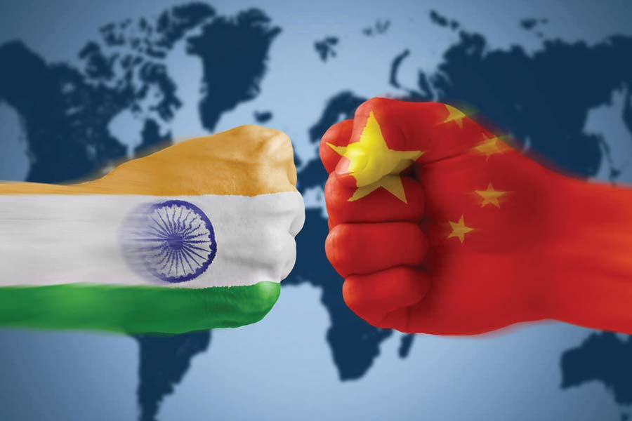 মলদ্বীপের নয়া প্রেসিডেন্টের এই চিন সফরকে গুরুত্ব দিয়েই দেখছে দিল্লি। সীমান্তে সংঘাত, দক্ষিণ-পূর্ব এশিয়ায় বেজিংয়ের প্রভাব বৃদ্ধির চেষ্টা— সব কিছুর নিরিখেই ভারত এবং চিনের সম্পর্ক একাধিক উত্থানপতনের মধ্যে দিয়ে এগোচ্ছে।