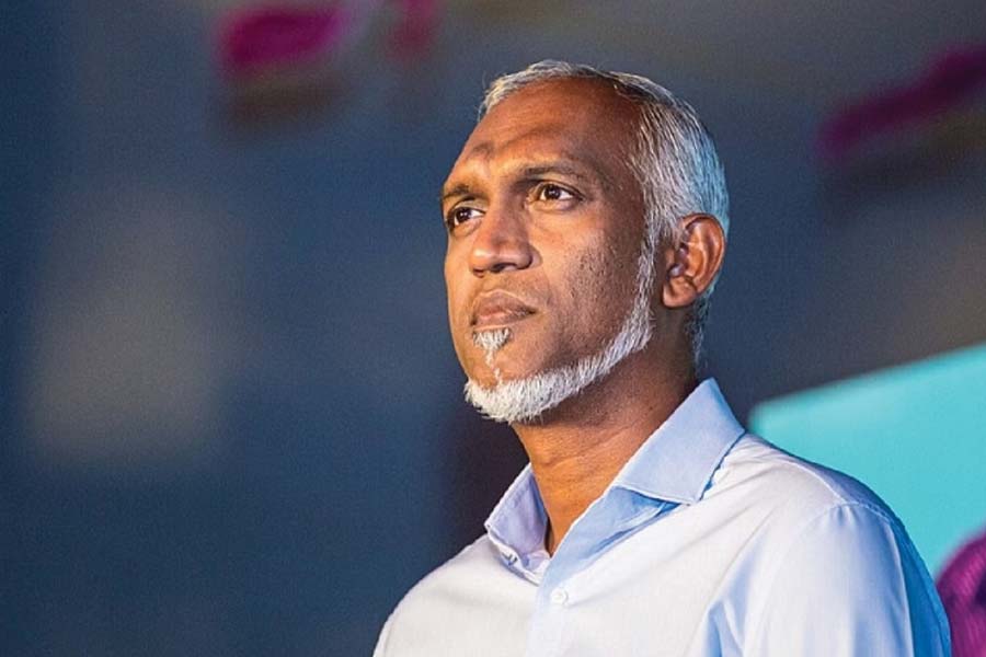 প্রেসিডেন্ট নির্বাচিত হওয়ার কিছু দিনের মধ্যেই ভারতকে রীতিমতো হুঁশিয়ারি দিয়ে মুইজ়ু বলেন, ‘‘আমাদের দেশের মাটি থেকে সমস্ত বিদেশি সেনাকে আমারা ফেরত পাঠাব।’’ 