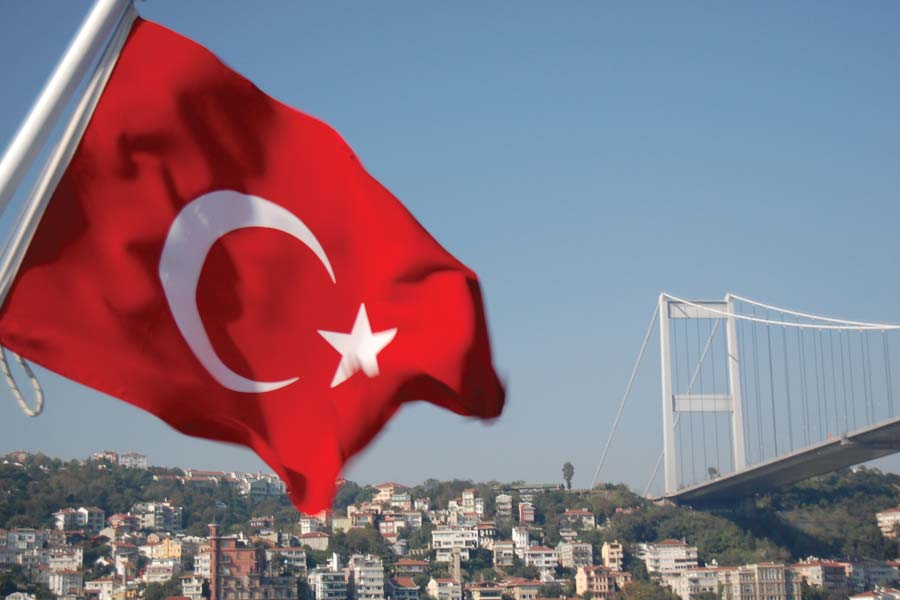 প্রথম বন্ধু হিসাবেই যে দেশকে মুইজ়ু বেছে নিয়েছেন, সেই তুরস্কের সঙ্গে ভারতের সম্পর্ক খুব একটা ‘মধুর’ নয়। কাশ্মীরের বিশেষ মর্যাদা (৩৭০ ধারা) তুলে দেওয়া নিয়ে ভারতের বিরুদ্ধে প্রকাশ্যেই সরব হয়েছিল তুরস্ক।