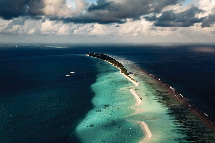 মালাবার উপকূলের অদূরে ভারত মহাসাগরের দ্বীপরাষ্ট্র মলদ্বীপ ভারতের কাছে রণকৌশলগত দিক থেকেও গুরুত্বপূর্ণ। ভারত মহাসাগরে শান্তি এবং স্থিতাবস্থা বজায় রাখতে মলদ্বীপের সঙ্গে মোটের উপর সুসম্পর্ক রাখা প্রয়োজন নয়াদিল্লির।