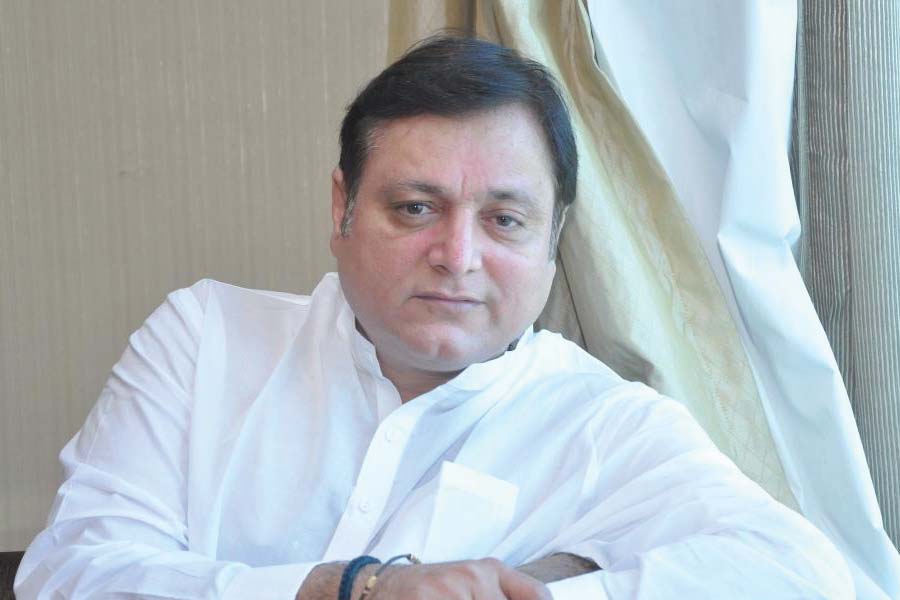 ১৯৬৮ সালের ৩১ জুলাই মহারাষ্ট্রের মাহাড়ে জন্ম রাজেশের। বলি অভিনেতা মনোজ জোশীর ভাই ছিলেন রাজেশ। মনোজের সঙ্গে তাঁর বয়সের পার্থক্য ছিল তিন বছরের। 