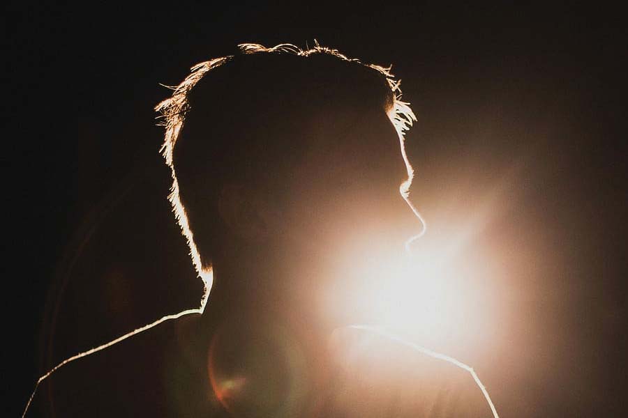 অভিনয় নিয়ে নিজের কেরিয়ার গড়বেন তা কখনও ভাবেননি রাজেশ। তবে অভিনয়ের প্রতি তাঁর দাদা মনোজের আগ্রহ ছিল প্রচুর। ১৯ বছর বয়সে থিয়েটারে অভিনয় শুরু করেন মনোজ। মরাঠি নাটকেও অভিনয় করতেন তিনি।