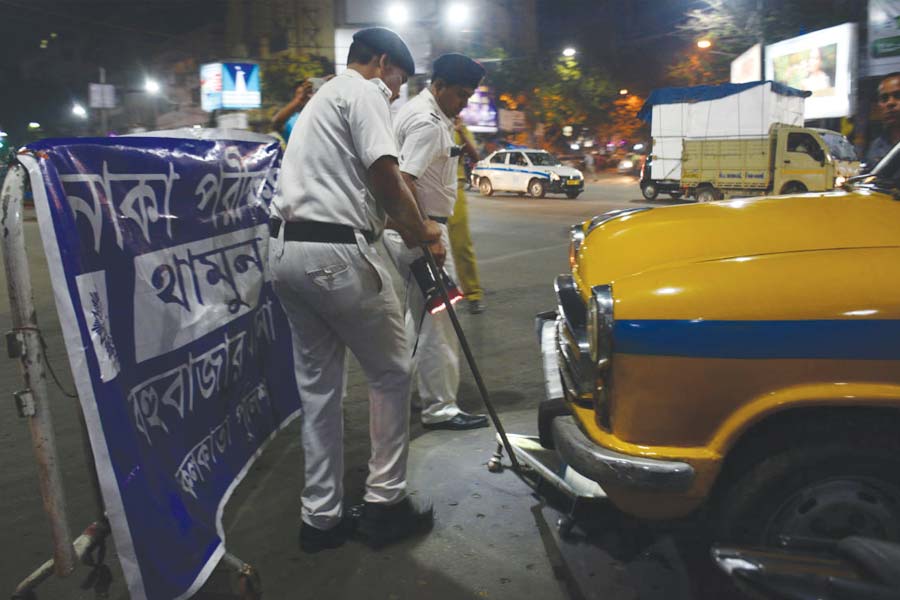 Kolkata Police seized at least 49 litres liquor and arrested 457 people on the new years eve