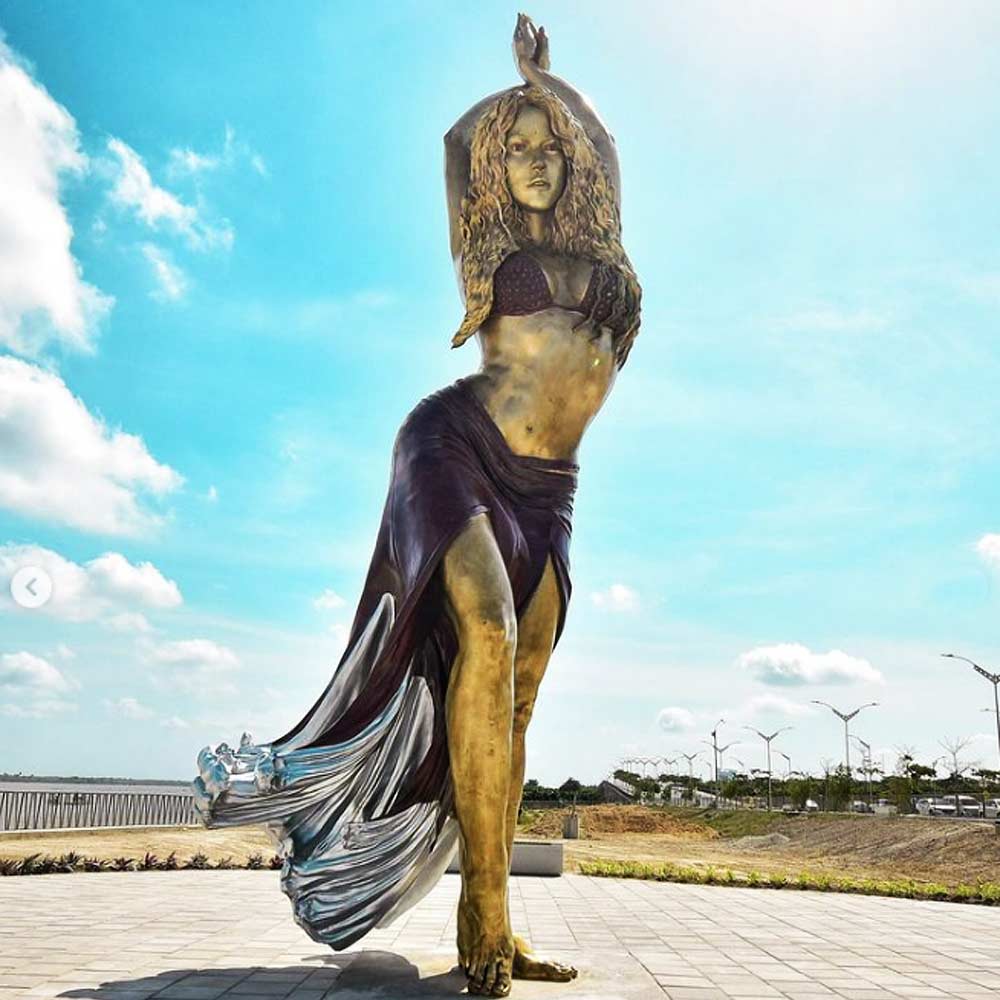 তামা দিয়ে তৈরি শাকিরার মূর্তিটির উচ্চতা ২১.৩ ফুট বা প্রায় সাড়ে ছয় মিটার। মূর্তি উদ্ধোধনের মুহূর্তগুলি নিজের সমাজমাধ্যমের পাতায় ভাগ করে নিয়েছেন শাকিরা নিজেই।