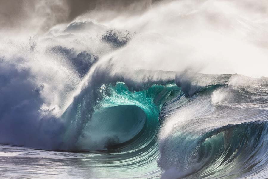 বিশেষজ্ঞেরা জানাচ্ছেন, ভূমিকম্পের জেরে উপকূল থেকে সমুদ্র সরে গিয়েছে।