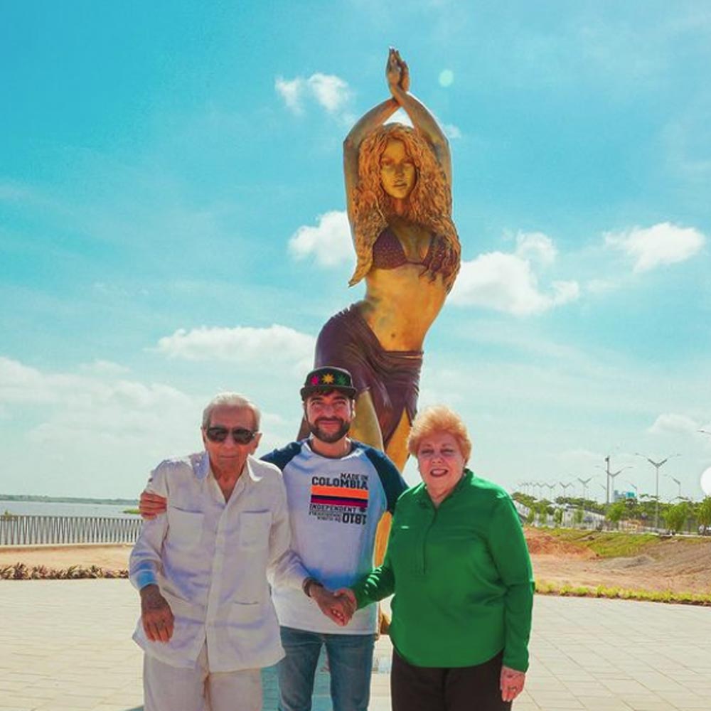 ‘দ্য গার্ডিয়ান’-এ প্রকাশিত খবর অনুযায়ী, শাকিরার মূর্তি নির্মাণের নেপথ্যে রয়েছেন ইনো মারকোয়েজ় নামের এক শিল্পী। 