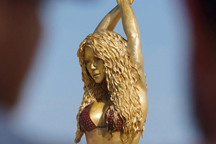 এক্স হ্যান্ডেল (সাবেক টুইটার)-এর পাতায় মূর্তির ছবি পোস্ট করে ইনোকে ধন্যবাদ জানান শাকিরা। ইনোর পাশাপাশি স্থানীয় আর্ট স্কুলের যে সকল ছাত্রছাত্রী এই মূর্তি নির্মাণের কাজের সঙ্গে যুক্ত ছিলেন তাঁদেরও ধন্যবাদ জানিয়েছেন শিল্পী।