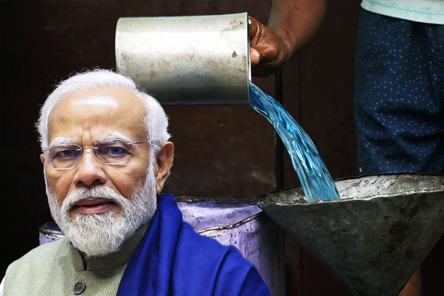 The price of kerosene oil dropped by eight rupees in three months, the number of Lok Sabha votes of the Modi government?