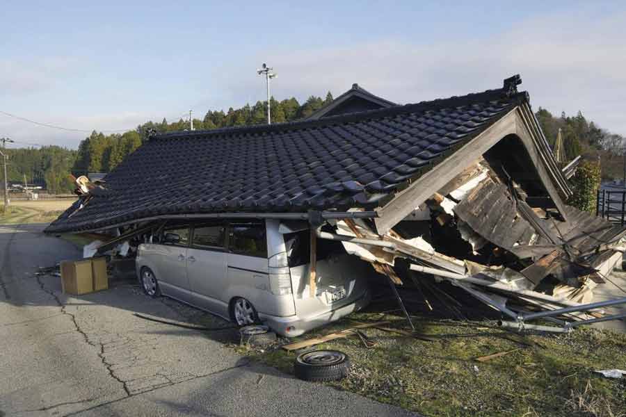 সোমবার দুপুর ১টা নাগাদ এই কম্পনেই প্রথম কেঁপে ওঠে জাপান। ভূমিকম্পের পরেই জাপানের বেশ কয়েকটি উপকূল এলাকায় সুনামি সতর্কতা জারি হয়। 
