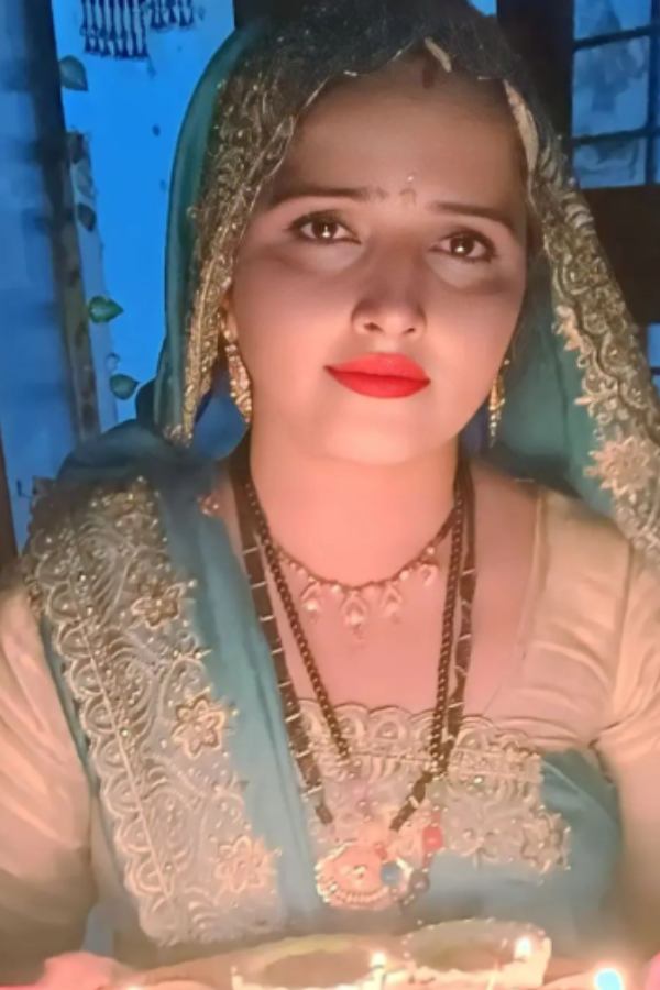 শুধু একা নন। সঙ্গে ছিল তাঁর চার সন্তান, যাদের সবার বয়সই সাত বছরের কম। ভিসা ছাড়া নেপালের মাধ্যমে বেআইনি ভাবে ভারতে প্রবেশ করার অভিযোগে ৪ জুলাই গ্রেফতার হন সীমা।