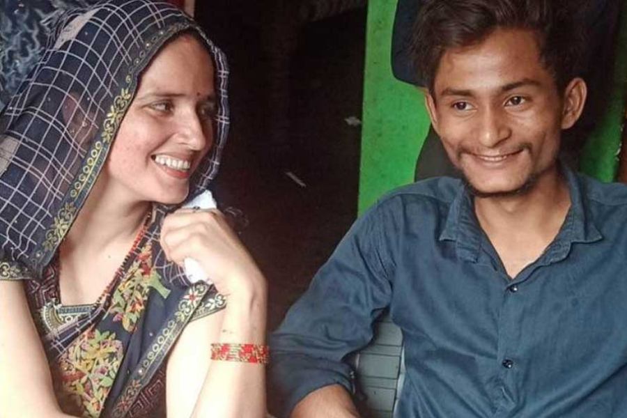 অনেকেই সীমাকে পাকিস্তানের গুপ্তচর বলে মনে করেছিলেন। জট ছাড়াতে তদন্তে নেমেছিল উত্তরপ্রদেশ এটিএস এবং ভারতীয় গোয়েন্দা সংস্থাগুলি।