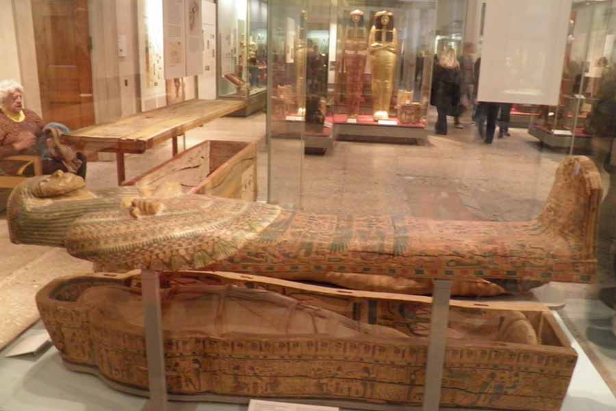 ৯৫০ থেকে ৯০০ খ্রিস্ট পূর্বাব্দে তৈরি করা হয়েছিল ব্রিটিশ মিউজিয়ামের মমিটি। ১৯৯০ সাল থেকে মমিটিকে মিউজিয়ামের ‘ফার্স্ট ইজিপশিয়ান রুম’-এ রাখা হয়েছিল যাতে পর্যটকেরা তা দেখতে পান।