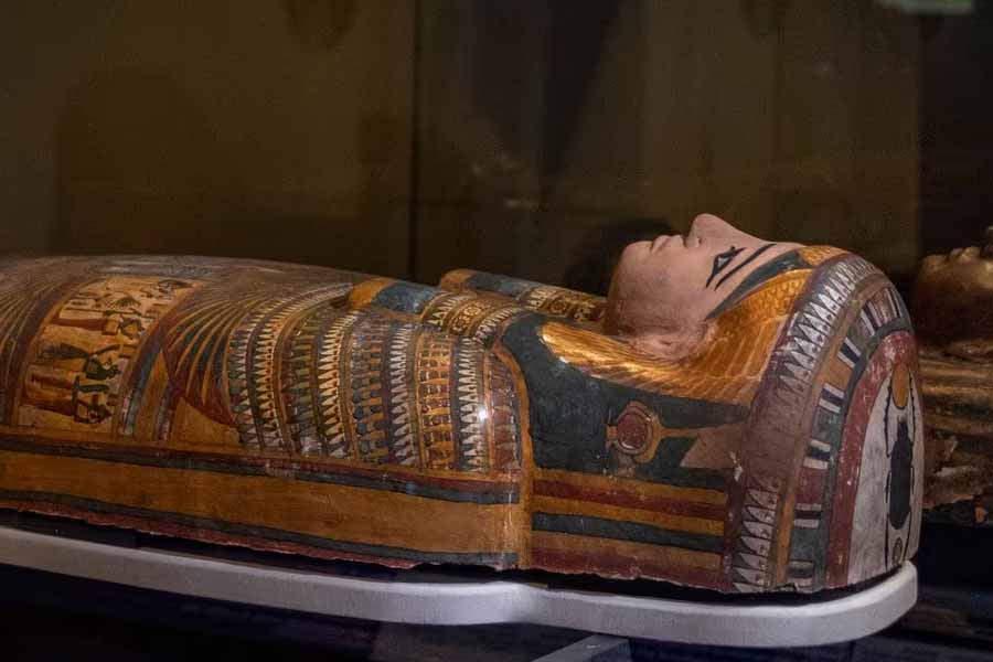 একাংশের দাবি, প্রথম বিশ্বযুদ্ধ থেকে দ্বিতীয় বিশ্বযুদ্ধের মধ্যবর্তী সময়ে ব্রিটিশ মিউজিয়াম থেকে মমি অন্যত্র সরানো হয়েছিল বলে জানা যায়। তার পর আবার ব্রিটিশ মিউজিয়ামে তা ফিরিয়ে আনা হয়।