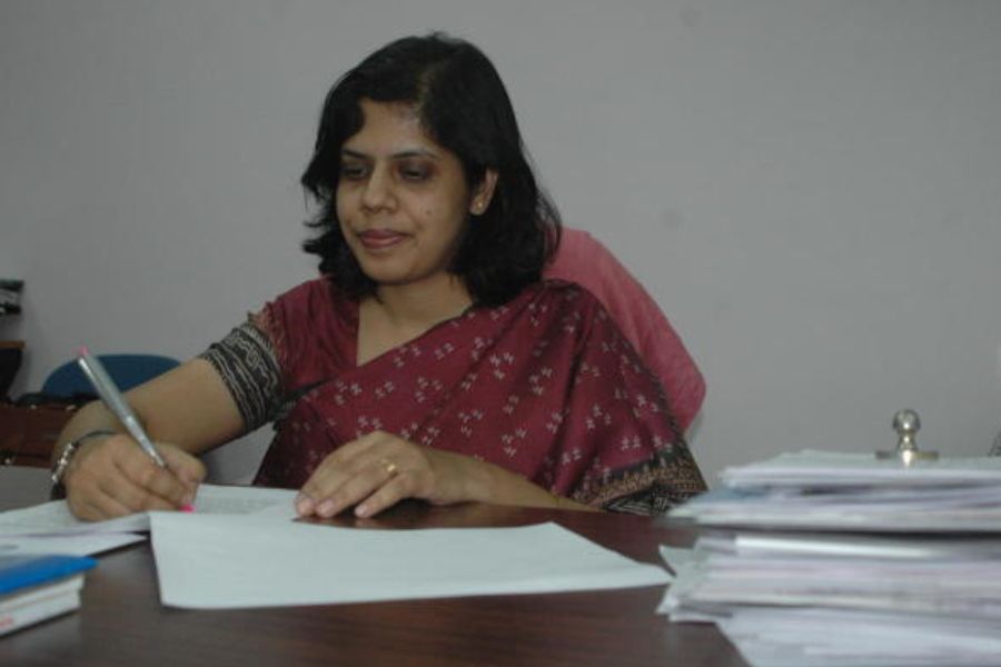 প্রশাসন সূত্রে খবর, নন্দিনীর ‘উত্থান-পতন’ বরাবরই শিরোনামে থেকেছে। এ বারও তাই হল।