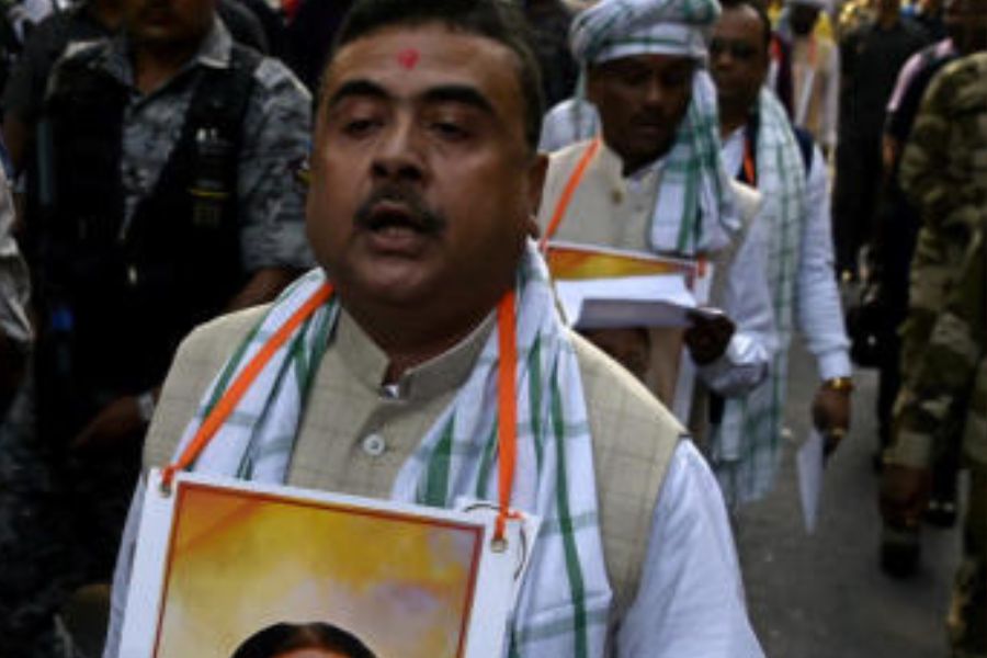 জওহরলাল নেহেরু বিশ্ববিদ্যালয়ের প্রাক্তন ছাত্রী নন্দিনী। ১৯৯৪ ব্যাচের আইএএস অফিসার। বাম আমলে রাজ্য প্রশাসনের পদে যোগ দেন তিনি। 