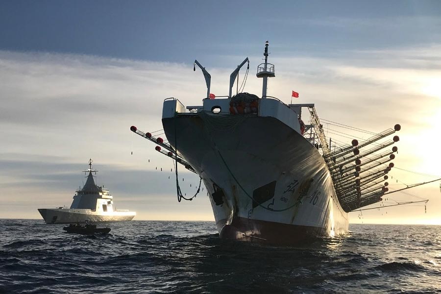 মলদ্বীপে এখন ক্ষমতায় মহম্মদ মুইজু। তাঁর সঙ্গে আবার চিনের সুসম্পর্ক সুবিদিত। নতুন মুইজু সরকারের কাছেও চিন মালে উপকূলের নিকটবর্তী গভীর সমুদ্রে গবেষণা চালানোর অনুমতি চেয়েছে।