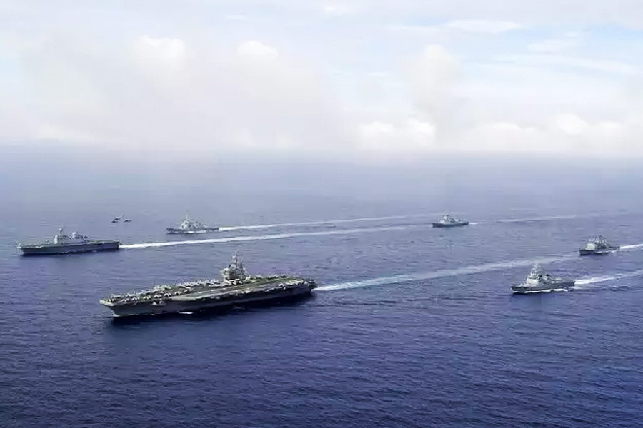 এর আগে ভারত মহাসাগরে চিনের গবেষণাকারী জাহাজ এবং ব্যালিস্টিক ক্ষেপণাস্ত্র ট্র্যাকারকে যথেষ্ট সাহায্য করেছিল শ্রীলঙ্কা। সেই নিয়ে তীব্র আপত্তি জানিয়েছে ভারত এবং আমেরিকা।