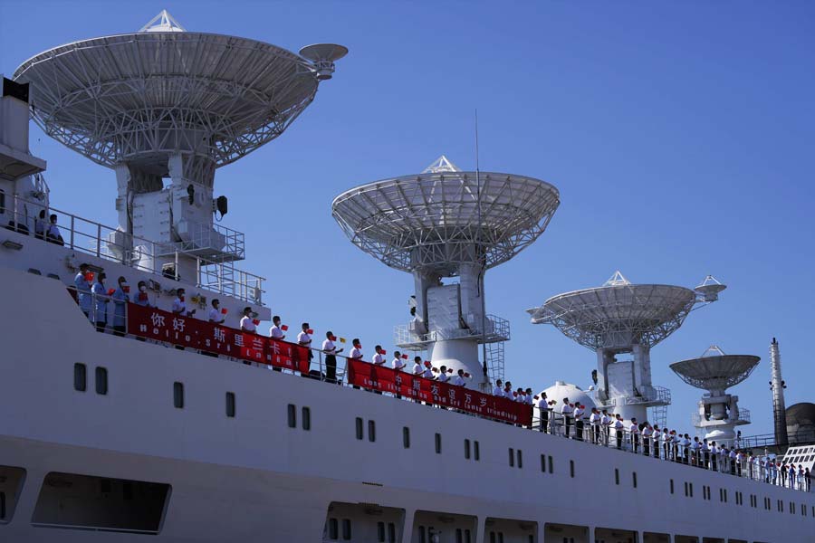 সেই আপত্তিতেও কান দেয়নি শ্রীলঙ্কা। চিনের সেই জাহাজকে নিজেদের বন্দরে নোঙর করতেও দিয়েছিল। তার আগেই ১৭-১৮ অক্টোবর বেজিং সফরে গিয়েছিলেন বিক্রমাসিঙ্ঘে। আর ২৫ অক্টোবর চিনের জাহাজ ‘শি ইয়ান ৬’ পৌঁছয় কলম্বোয়।