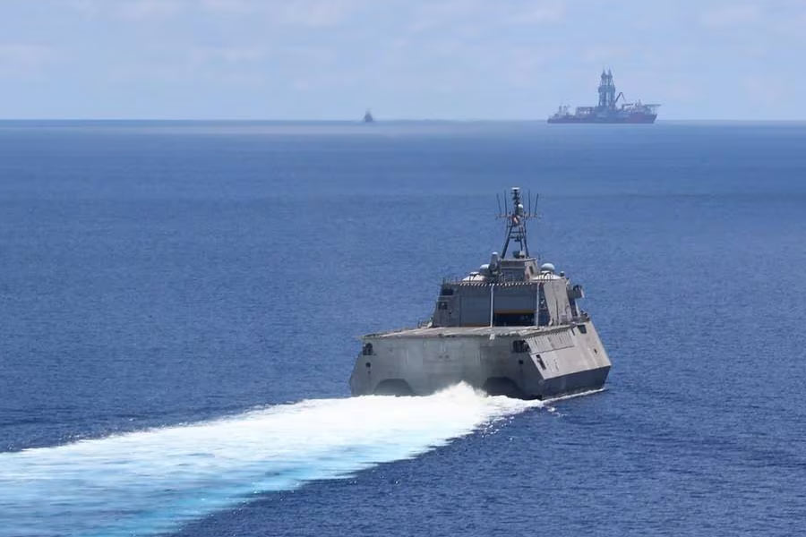 ২০২২ সালে চিনের নজরদার জাহাজ ‘ইউয়ান ওয়াং ৫’ শ্রীলঙ্কার বন্দরে ভিড়েছিল। সেই সময়ও এই নিয়ে ভারতের তরফে কড়া বার্তা দেওয়া হয়েছিল। যদিও তার পরও ২০২৩ সালের অগস্ট মাসে শ্রীলঙ্কায় নোঙর ফেলেছিল পিএলএ-র জাহাজ ‘হাই ইয়াং ২৪ হাও’।