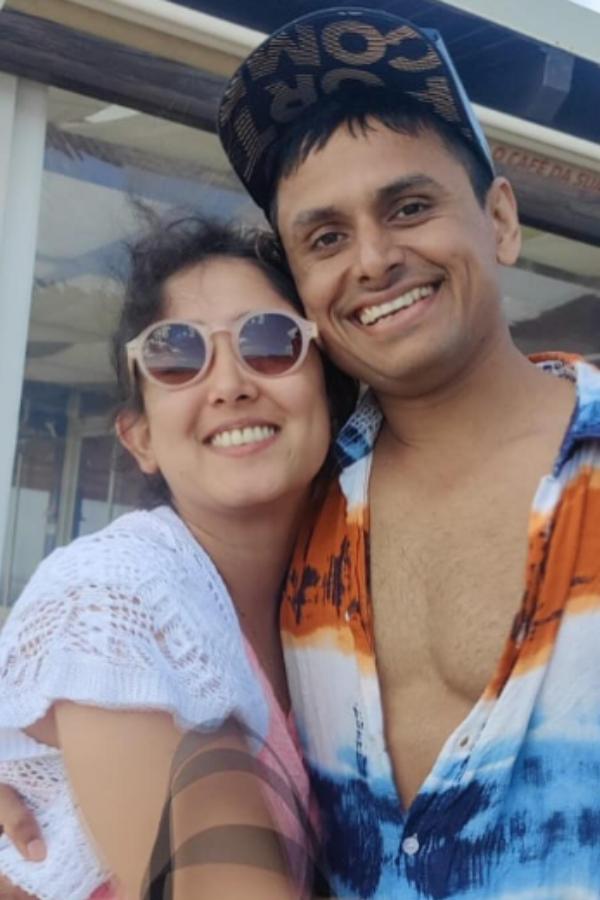 একেবারে ঘনিষ্ঠ আত্মীয়-পরিজন ও বন্ধুবান্ধবের উপস্থিতিতে বিয়ে সারবেন ইরা-নূপুর। পাত্র মরাঠি। সে মতোই বিয়ের নিয়মকানুন মানা হচ্ছে। 