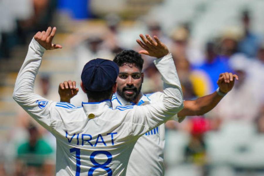 প্রথম ইনিংসে তাঁর দাপটে ২২৯ রানে অলআউট হয়ে গিয়েছিল দক্ষিণ আফ্রিকা। কিন্তু সেই টেস্ট ভারত জিততে পারেনি। হেরে গিয়ে খুইয়েছিল সিরিজ।