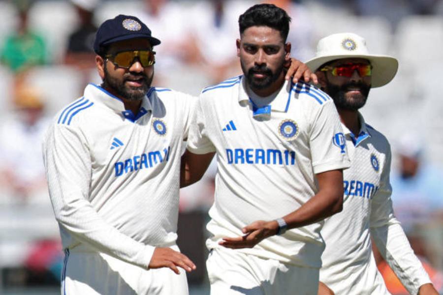 অল্পের জন্য সেরা হওয়া আটকে গেল। আর একটি উইকেট নিলেই ভারতীয়দের মধ্যে দক্ষিণ আফ্রিকায় সেরা বোলিং ফিগার হত তাঁর।