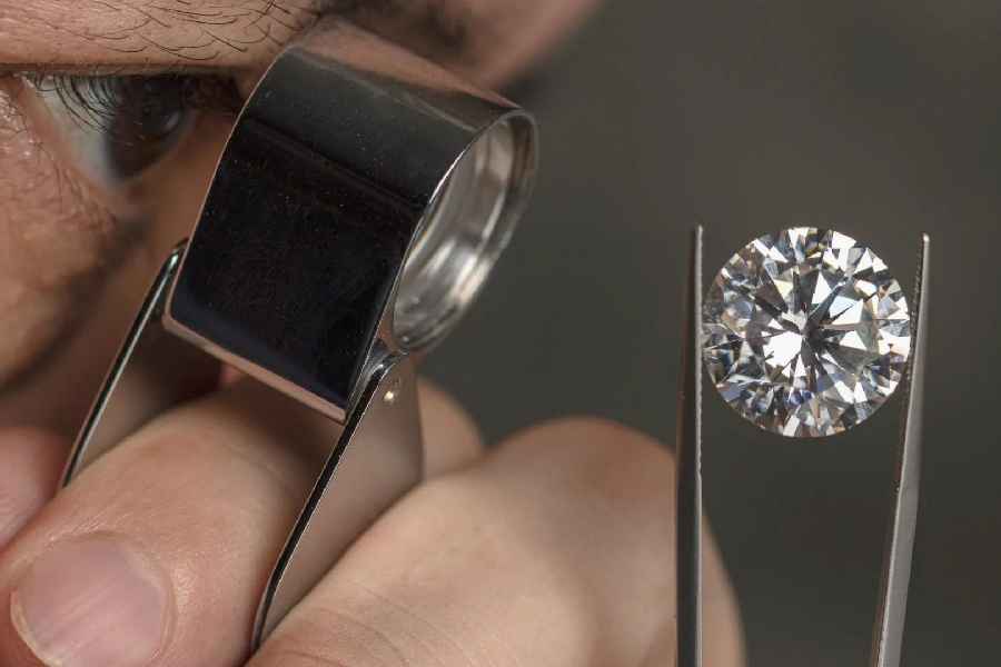 How to spot a fake diamond.