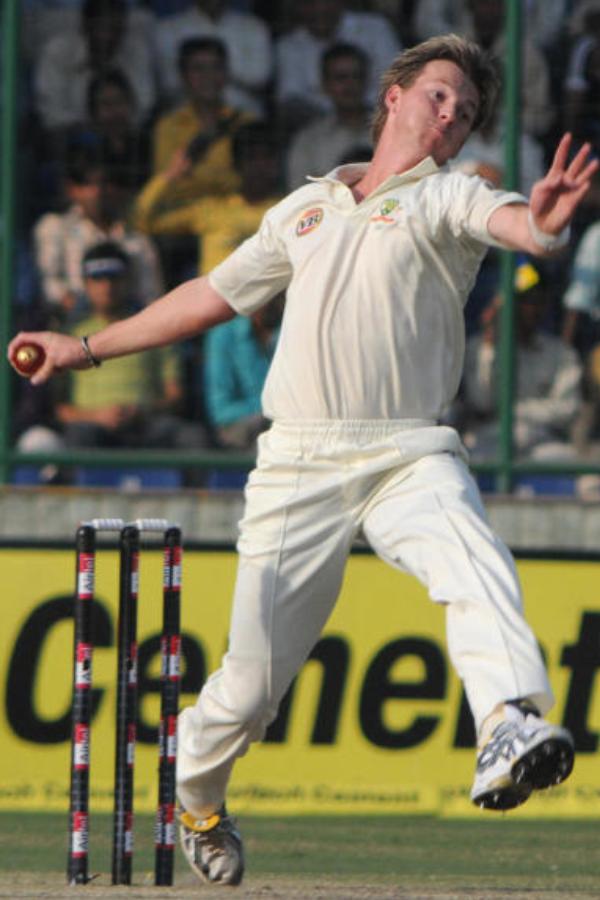 দিল্লির ছেলে হলেও ছোটবেলায় পরিবারের সঙ্গে পঞ্জাবে চলে যান নিখিল। ক্রিকেটার হওয়ার স্বপ্ন দেখতেন বরাবরই। ছোট থেকে জোরে বোলার হওয়ার স্বপ্ন দেখতেন। চাইতেন ব্রেট লি-র মতো বল করতে।