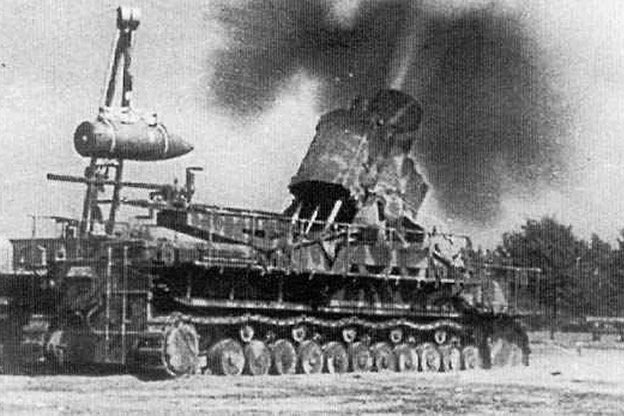 কেবল গুস্তাভ কামানের সৌজন্যে ফ্রান্সের সব পরিকল্পনা ভেস্তে দিয়েছিল জার্মানি। তবে কেবল ফ্রান্সের বিরুদ্ধেই নয়, এই সমরাস্ত্র চমৎকারিত্ব দেখিয়েছিল সাবেক সোভিয়েত ইউনিয়নের বিরুদ্ধেও।