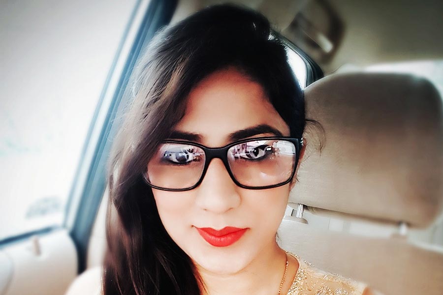কে এই দিব্যা পাহুজা? কেনই বা তাঁর খুন নিয়ে এত হইচই? গুরুগ্রামের এক নিম্নবিত্ত পরিবার থেকে উঠে আসা এই তরুণী মডেলকে নিয়েই এখন গোটা হরিয়ানায় চর্চা চলছে।
