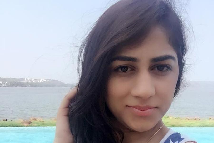 মডেলিংকে পেশা হিসাবে বেছে নিলেও গ্যাংস্টার সন্দীপের সঙ্গে কিন্তু দিব্যার ঘনিষ্ঠতা কমেনি তো বটেই, বরং আরও বাড়ে। সন্দীপের বিরুদ্ধে তোলাবাজি, অপহরণ, খুন-সহ বেশ কিছু মামলা ঝুলছিল। গুরুগ্রাম পুলিশের খাতায় ‘ওয়ান্টেড’ তালিকাতেও তাঁর নাম ছিল।