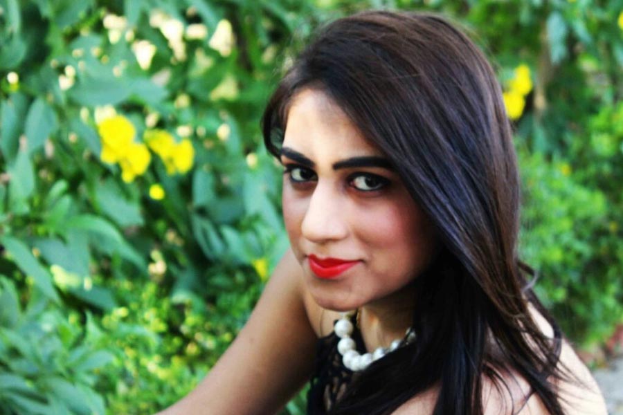 পুলিশ সূত্রে খবর, জেরায় গুরুগ্রামের অভিযুক্ত হোটেল মালিক অভিজিৎ তাদের কাছে দাবি করেছেন, দিব্যার মোবাইলে তাঁর অনেক অশ্লীল ছবি ছিল। সেই ছবি দেখিয়ে বার বার ব্ল্যাকমেল করতেন দিব্যা।