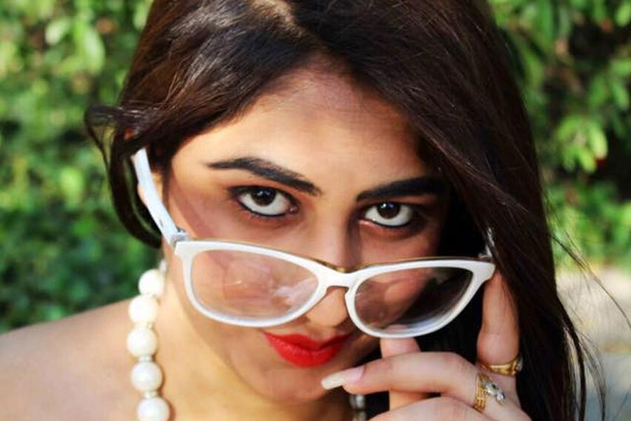 দিব্যার কাছে মোবাইলের পাসওয়ার্ডও চেয়েছিলেন অভিজিৎ। কিন্তু সেই পাসওয়ার্ড না দেওয়ায় দিব্যাকে গুলি করে খুন করেছেন বলে পুলিশকে জানান অভিজিৎ। কিন্তু অভিজিতের এই দাবির সত্যতা কতটা, তা খতিয়ে দেখছে পুলিশ।